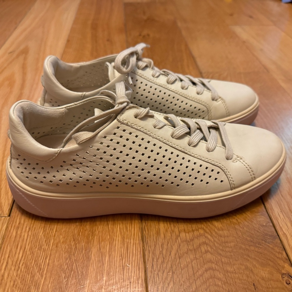 Ecco Street Tray perforated Sneakers Sz 9 / 9.5